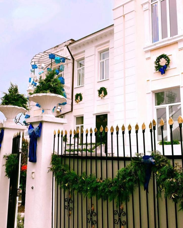 Бутик-Отель Белый Дом Балерины Sukhumi Exterior foto